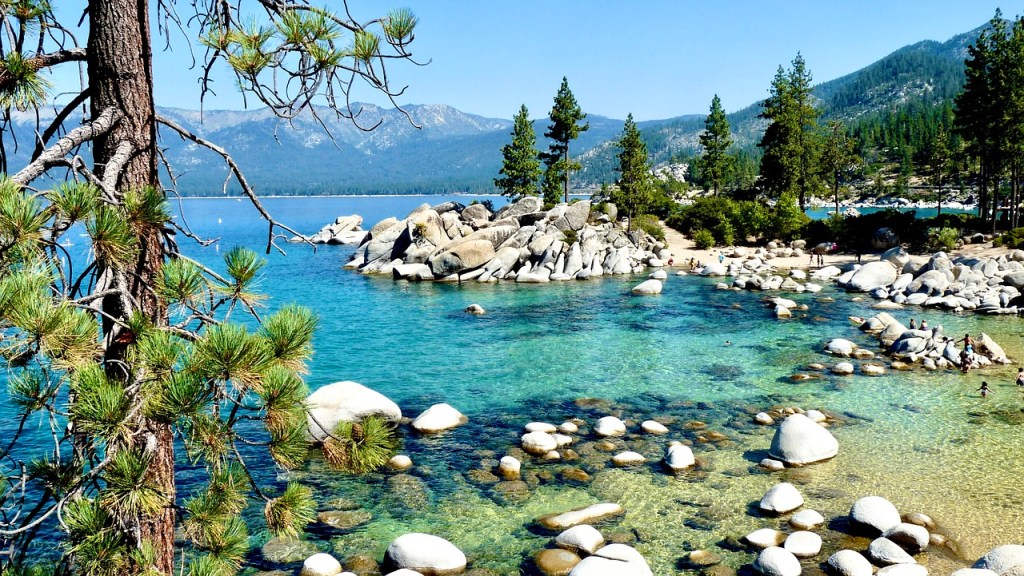 Photo of Lake Tahoe from user Anwic on Pixabay